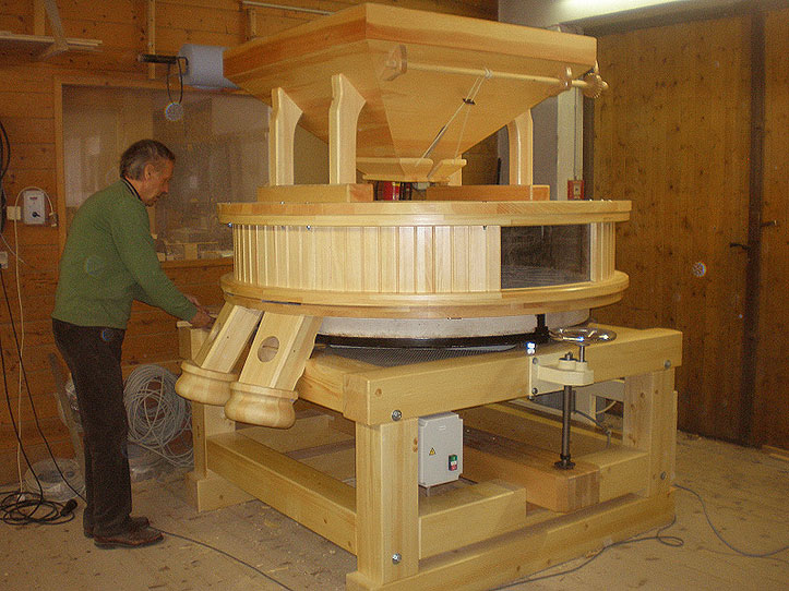 Grain mill with \